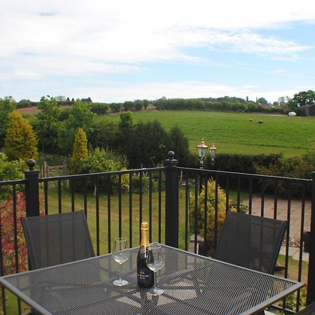 Upside Down House - Sleeps Up To 6 Guests - Great For Family And Friends Gatherings,Corporate Events ,Near Sherwood Forest At Fairview Farm In Nottingham Set In 88 Acres Eksteriør bilde