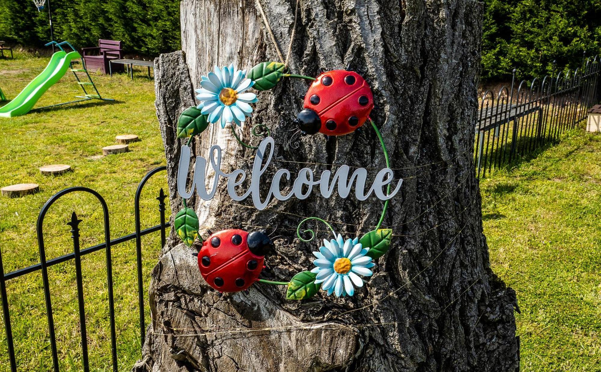 Upside Down House - Sleeps Up To 6 Guests - Great For Family And Friends Gatherings,Corporate Events ,Near Sherwood Forest At Fairview Farm In Nottingham Set In 88 Acres Eksteriør bilde
