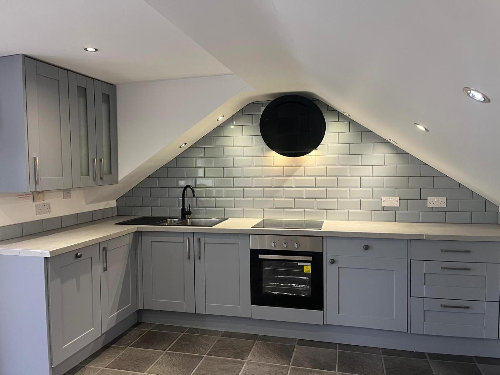 Upside Down House - Sleeps Up To 6 Guests - Great For Family And Friends Gatherings,Corporate Events ,Near Sherwood Forest At Fairview Farm In Nottingham Set In 88 Acres Eksteriør bilde